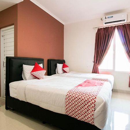 Oyo 1975 Bale Ikite Hotel มากาซาร์ ภายนอก รูปภาพ